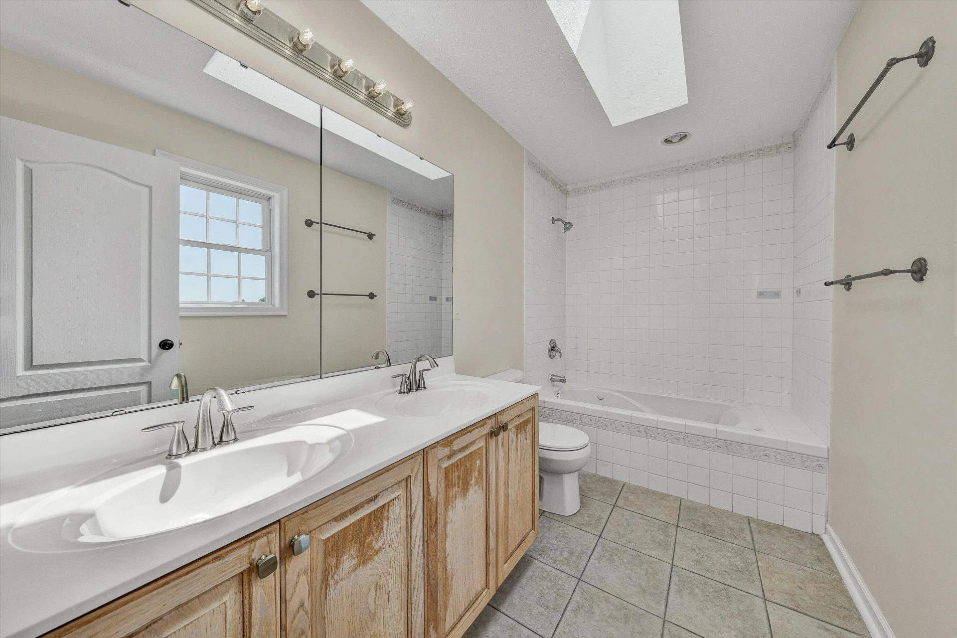 1147 Hickory Cove LN - Photo 16