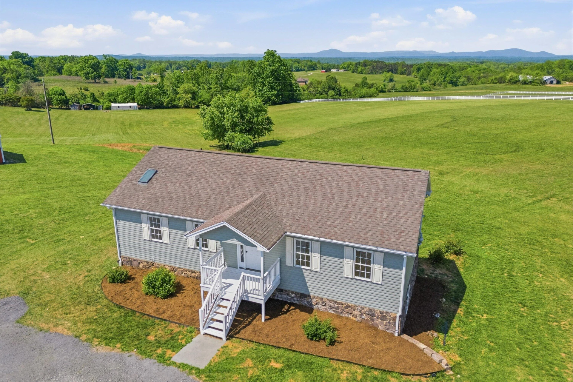 1147 Hickory Cove LN - Photo 2