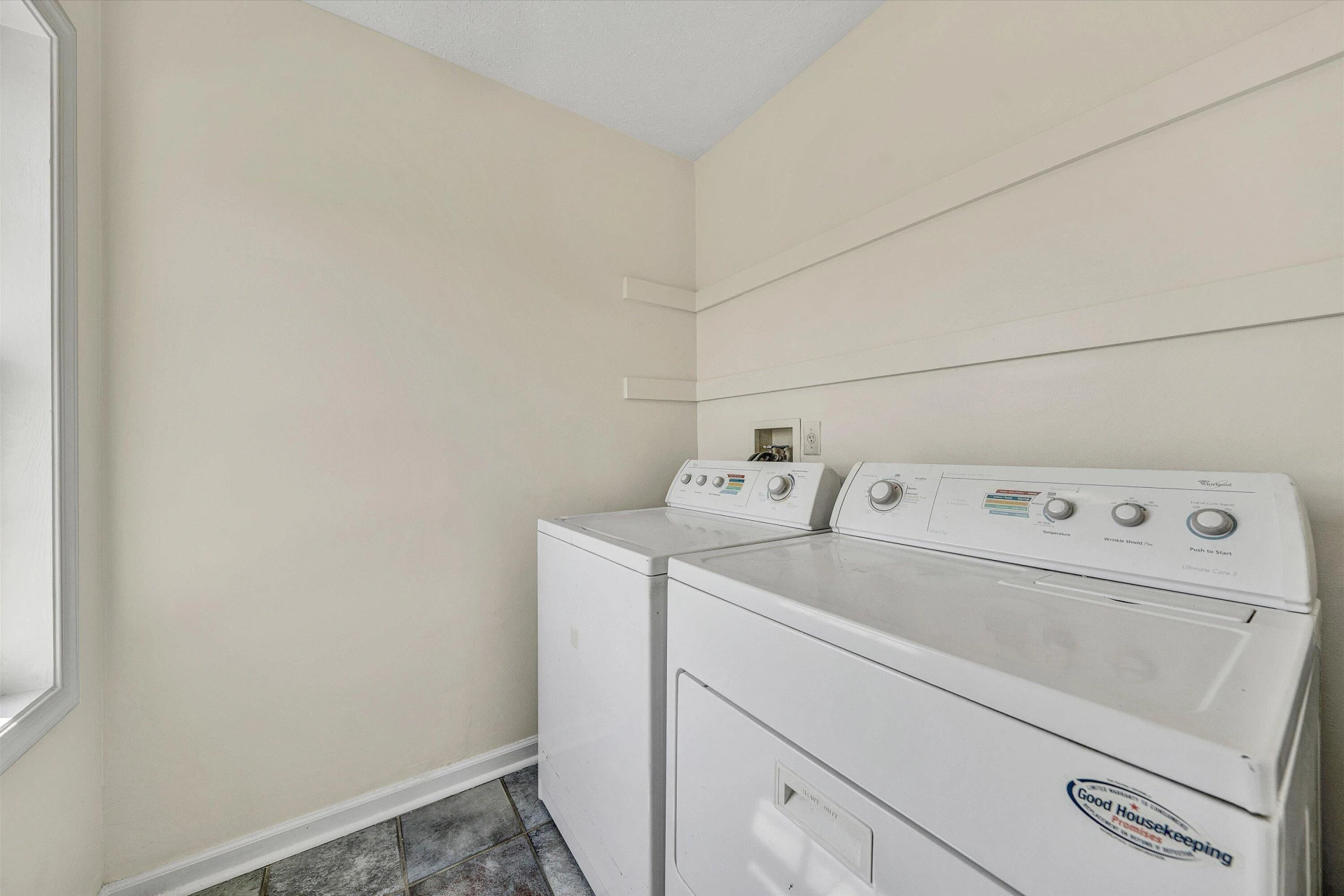 1147 Hickory Cove LN - Photo 22