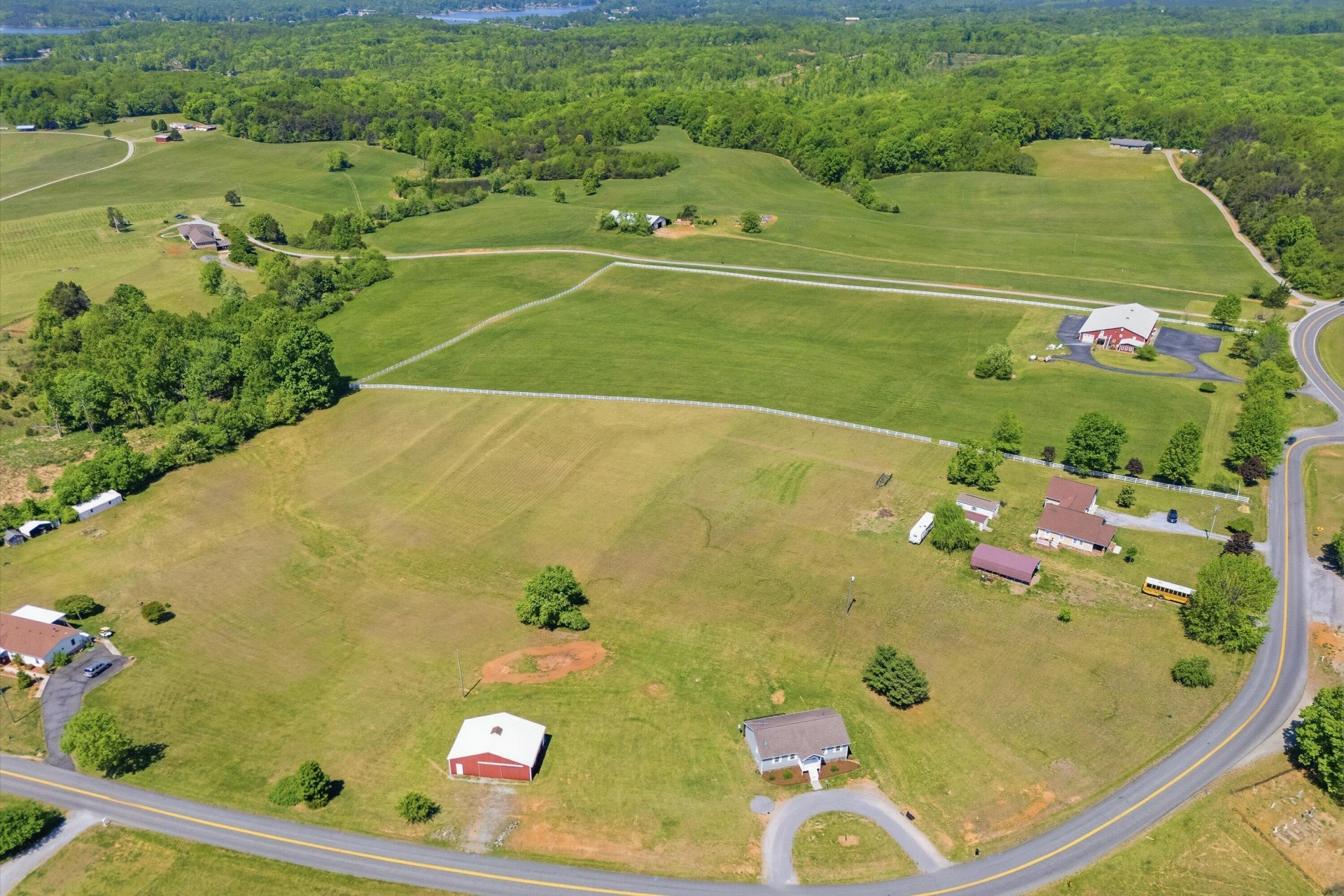 1147 Hickory Cove LN - Photo 4