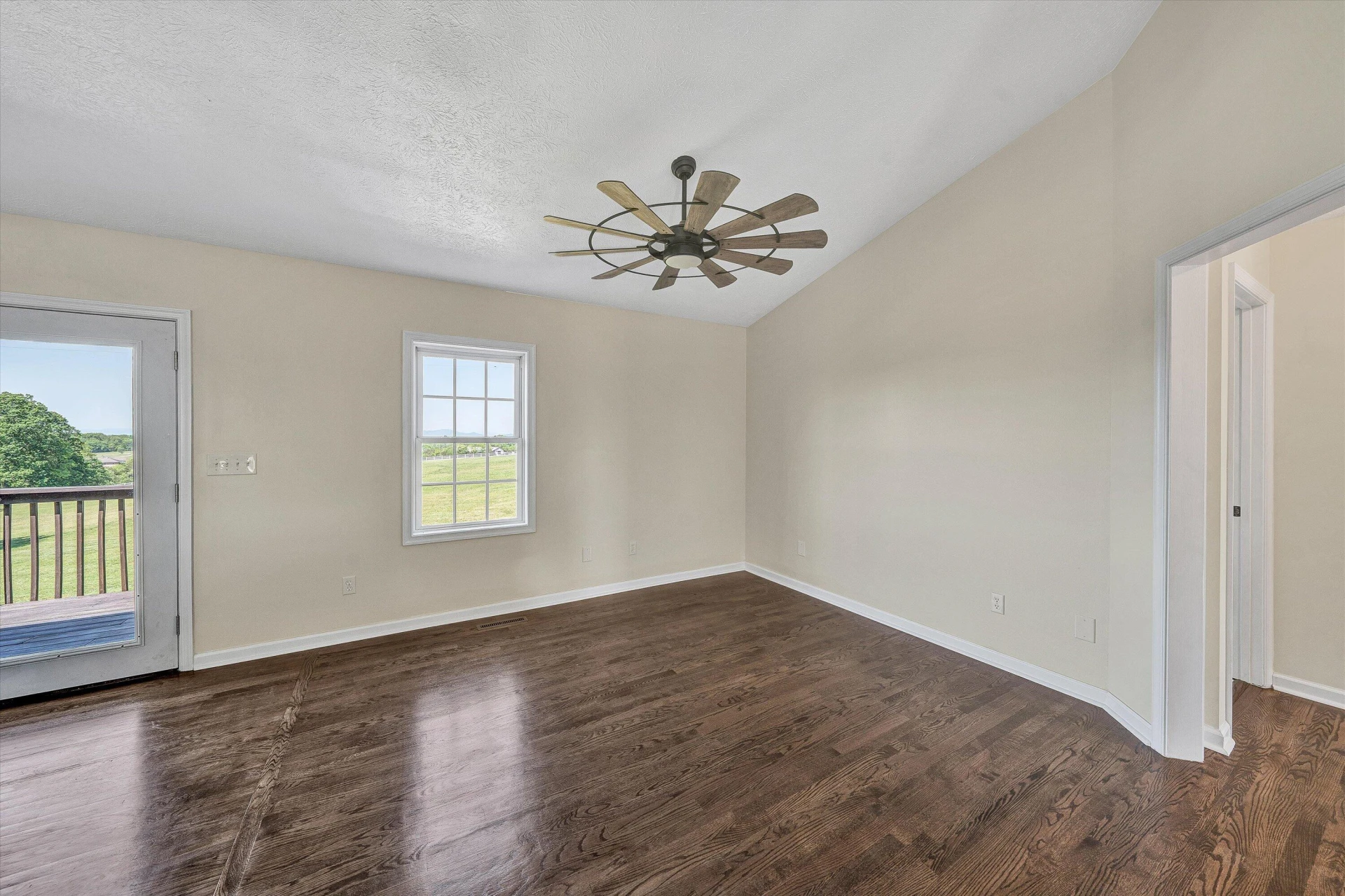 1147 Hickory Cove LN - Photo 8
