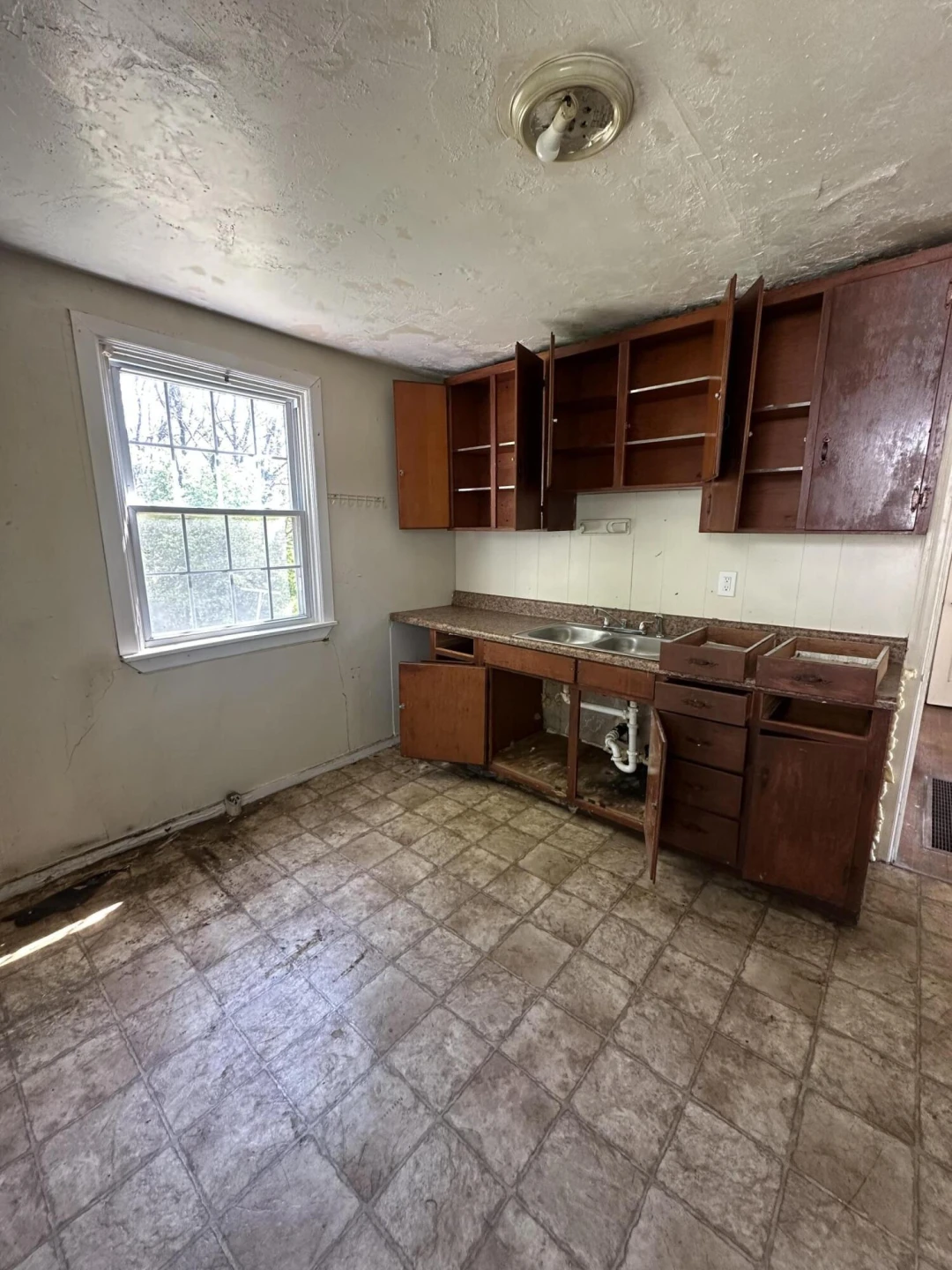 1315 Dudley ST - Photo 5