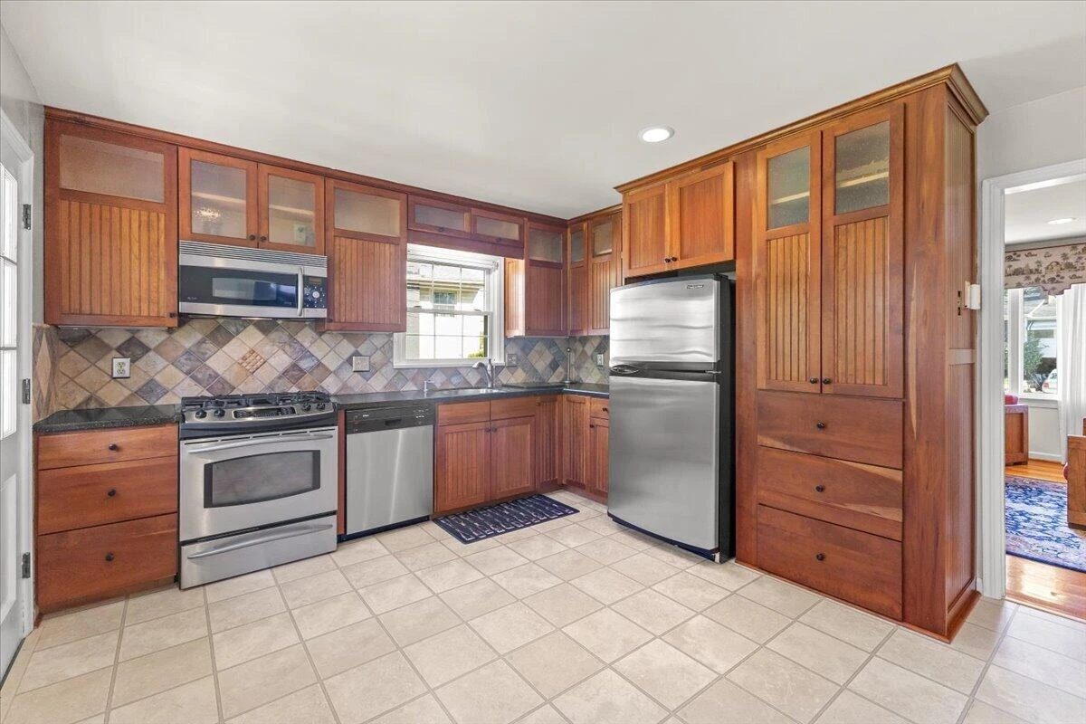 5019 Keithwood DR - Photo 2