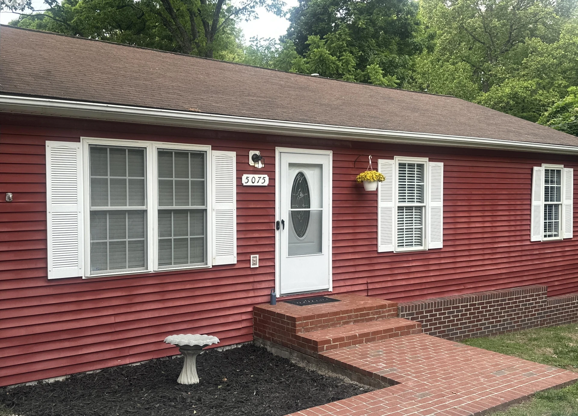 5075 Youngwood DR - Photo 2