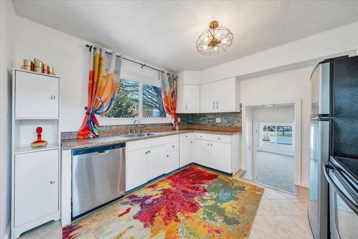 2354 Berkley AVE - Photo 15