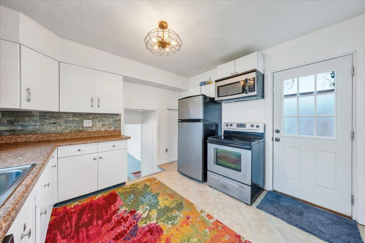 2354 Berkley AVE - Photo 16