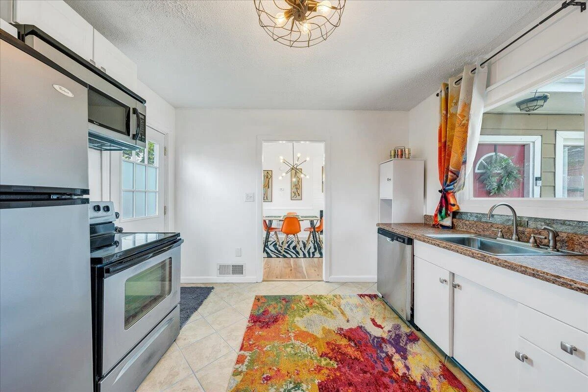 2354 Berkley AVE - Photo 17