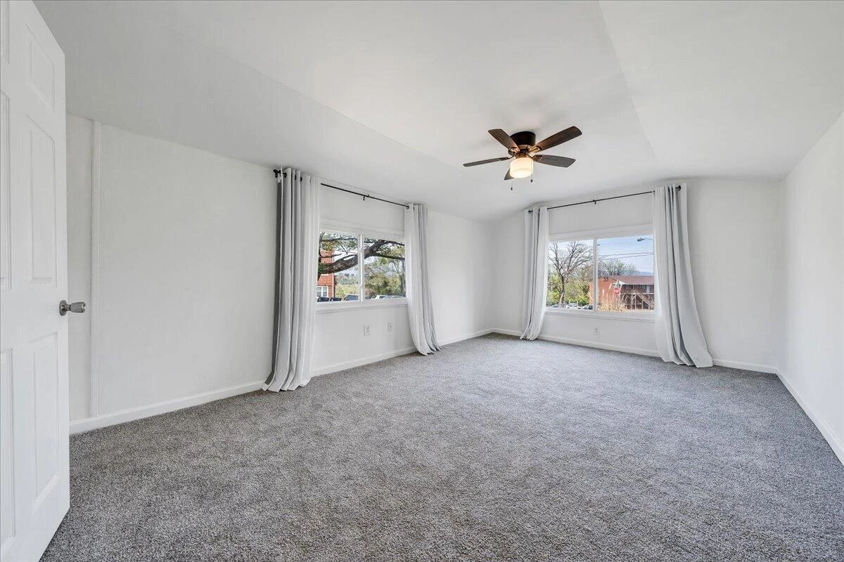 2354 Berkley AVE - Photo 19