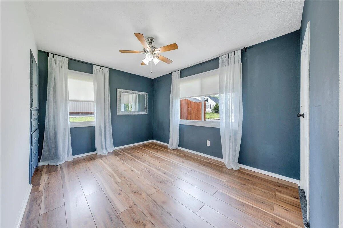 2354 Berkley AVE - Photo 20