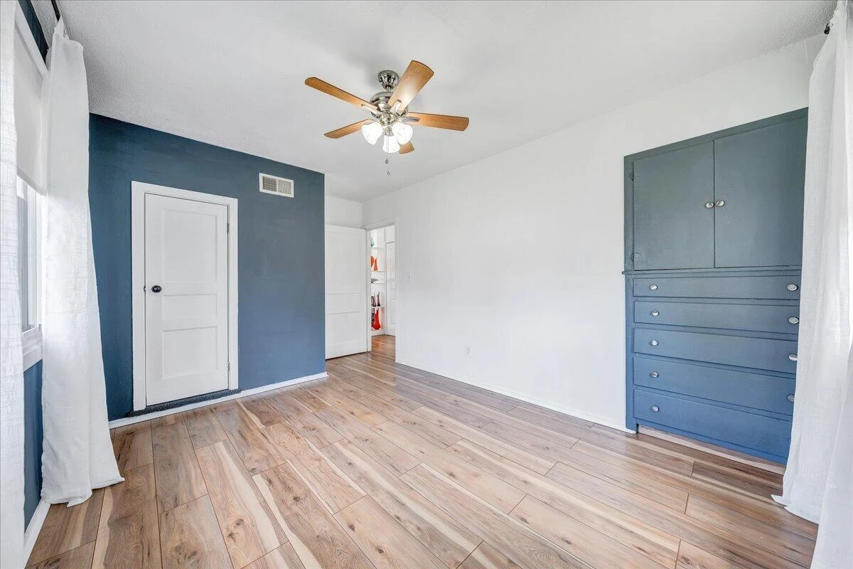 2354 Berkley AVE - Photo 21