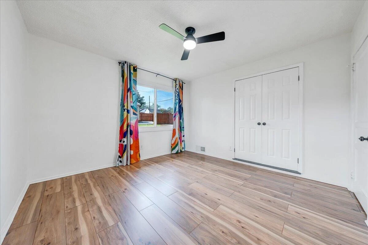 2354 Berkley AVE - Photo 23