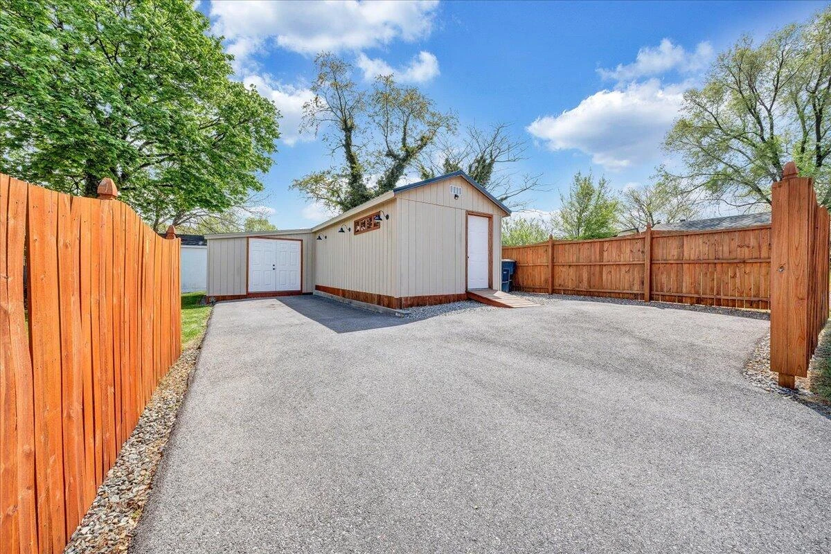 2354 Berkley AVE - Photo 35