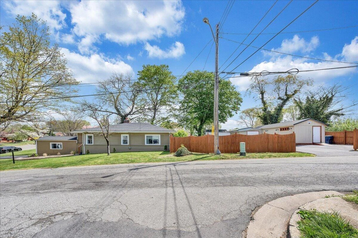 2354 Berkley AVE - Photo 36