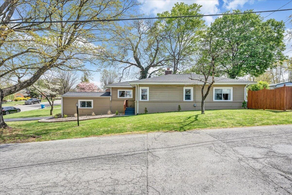 2354 Berkley AVE - Photo 37
