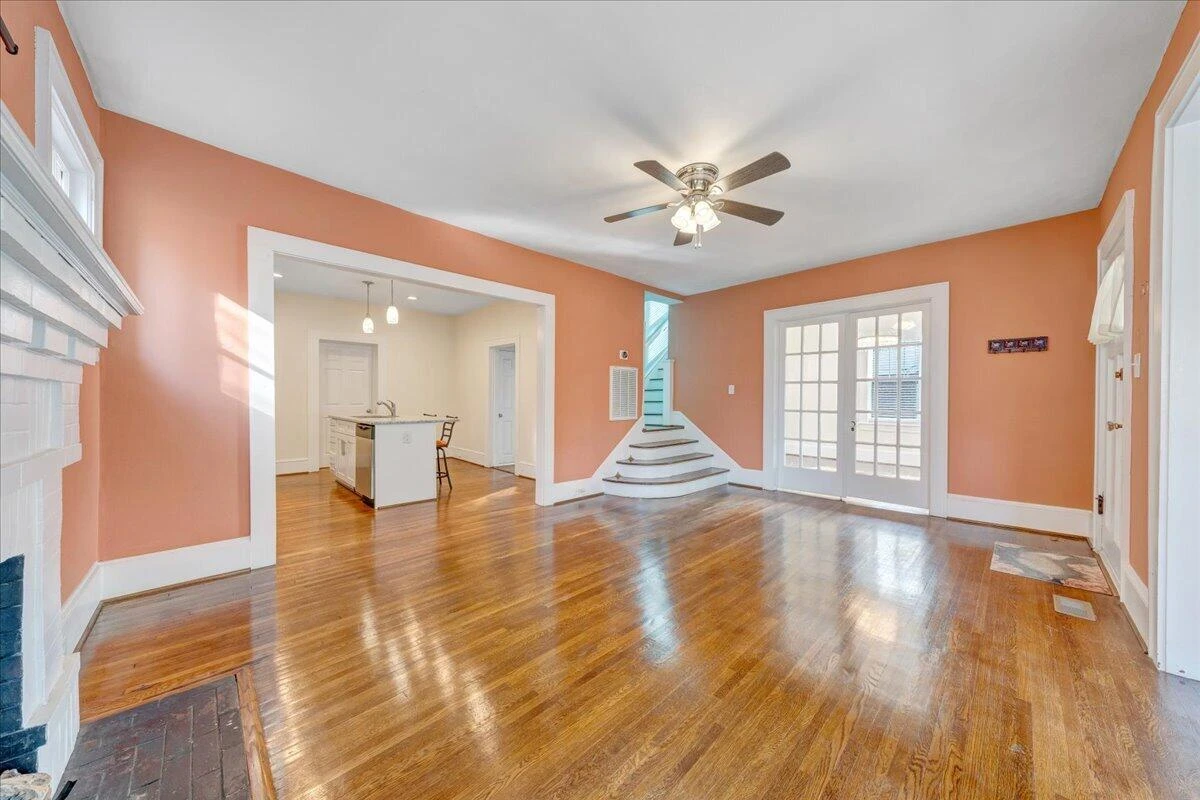 1819 Maiden LN - Photo 14
