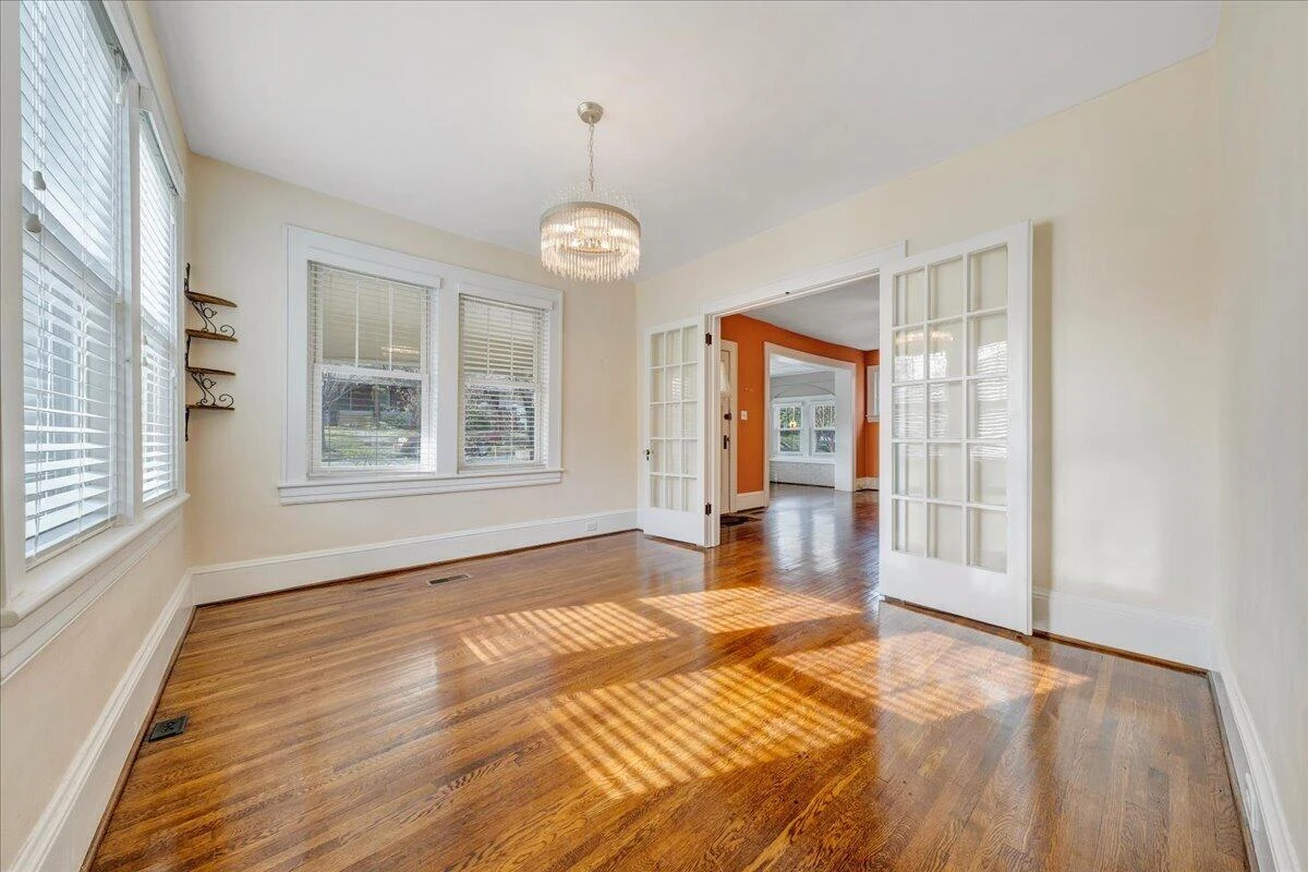 1819 Maiden LN - Photo 17