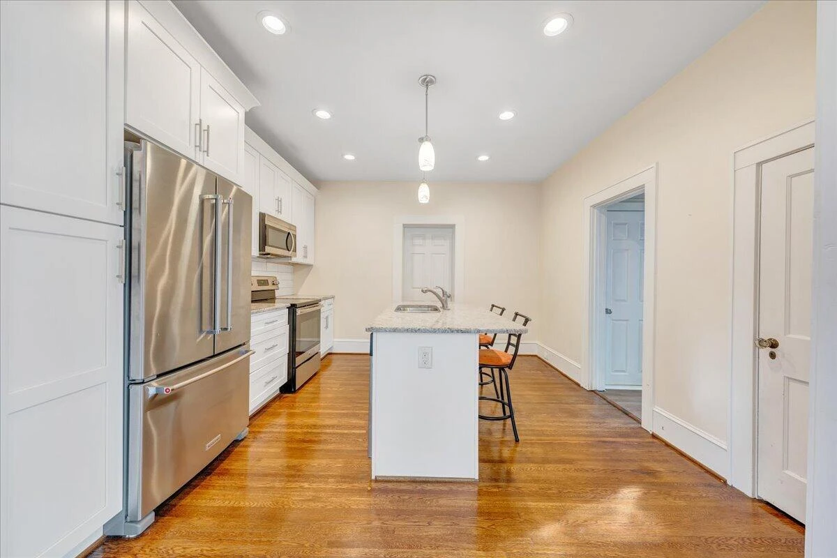 1819 Maiden LN - Photo 18