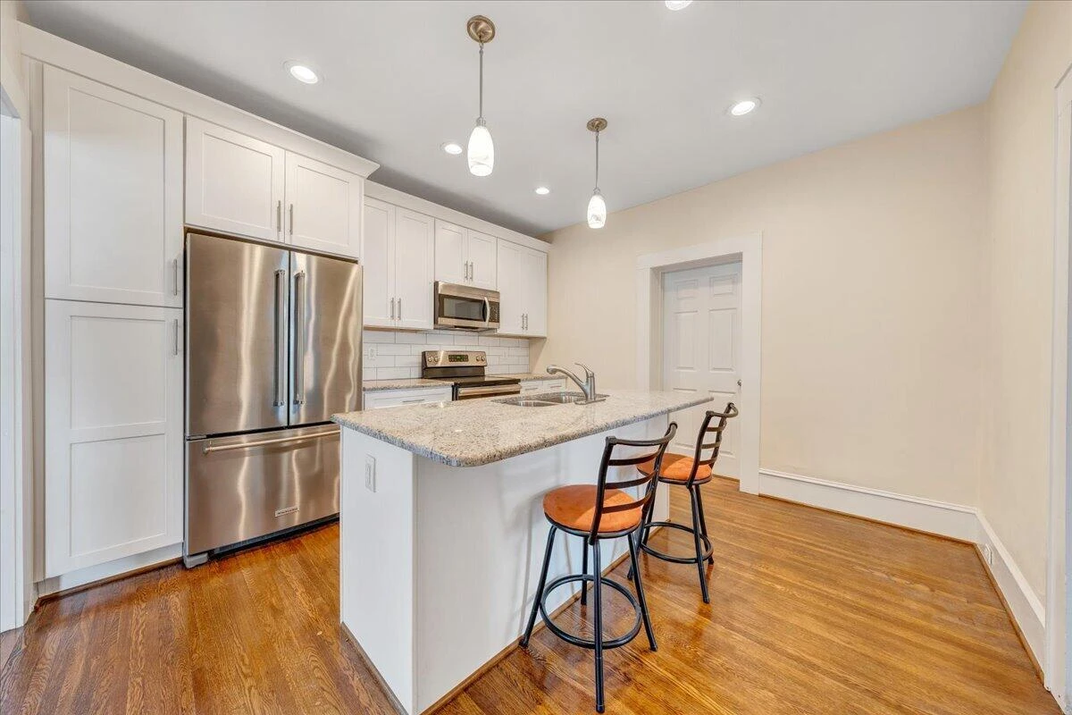 1819 Maiden LN - Photo 19