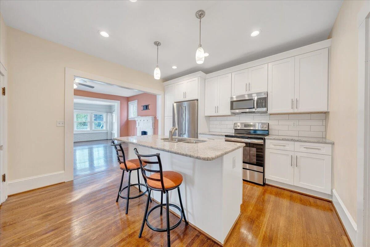 1819 Maiden LN - Photo 20