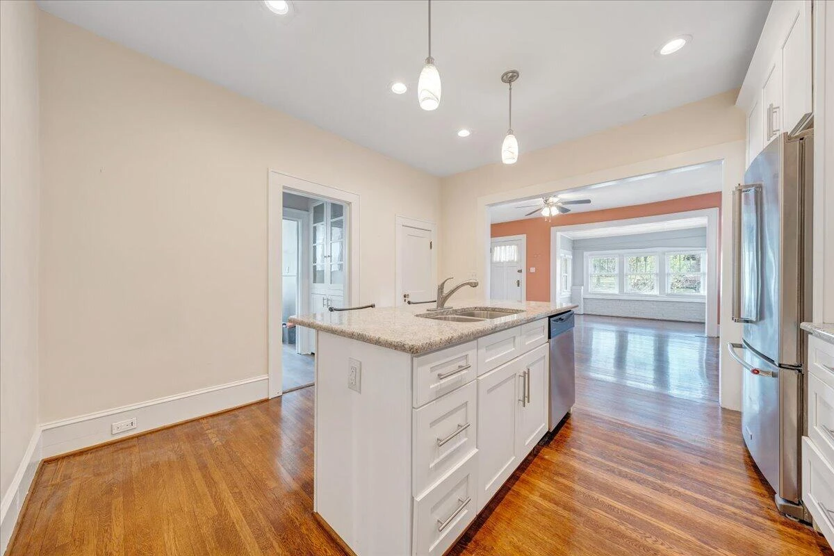 1819 Maiden LN - Photo 21