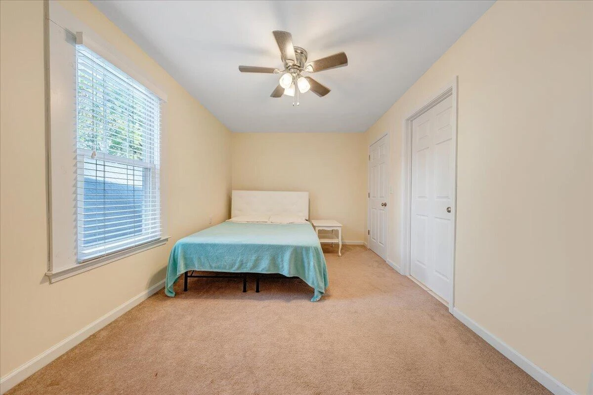 1819 Maiden LN - Photo 29
