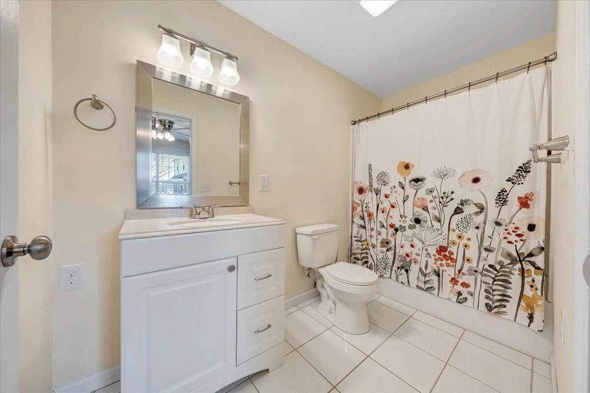 1819 Maiden LN - Photo 30