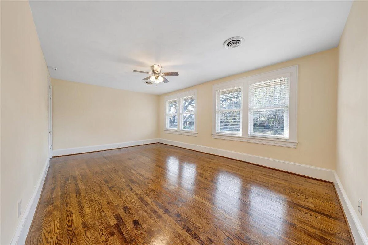 1819 Maiden LN - Photo 36