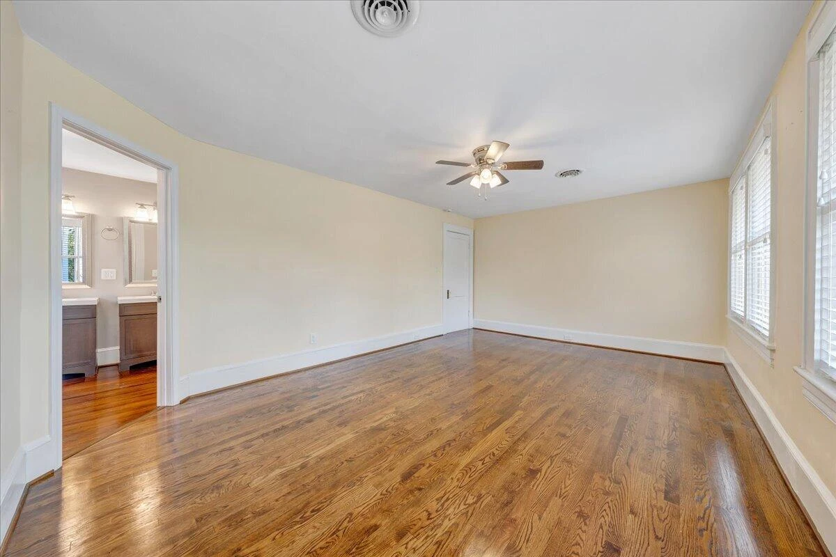 1819 Maiden LN - Photo 37