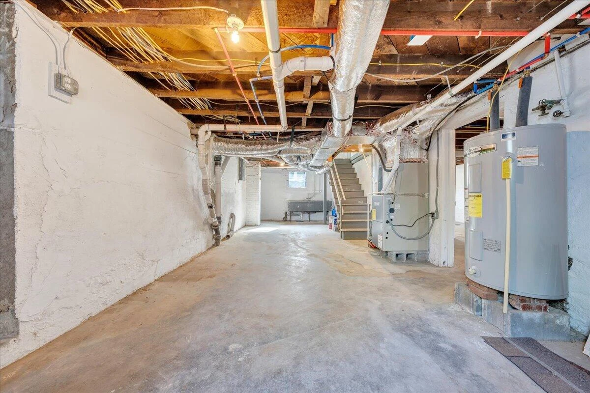 1819 Maiden LN - Photo 46