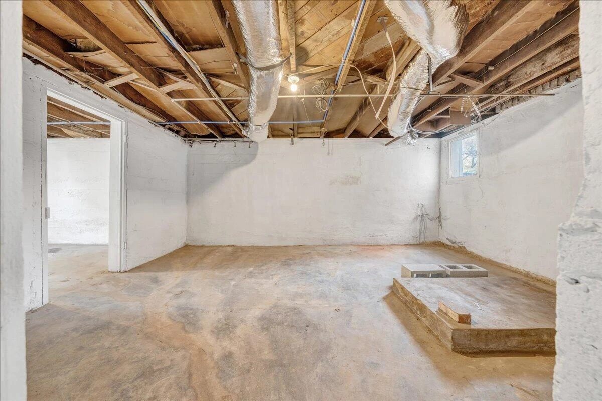 1819 Maiden LN - Photo 47