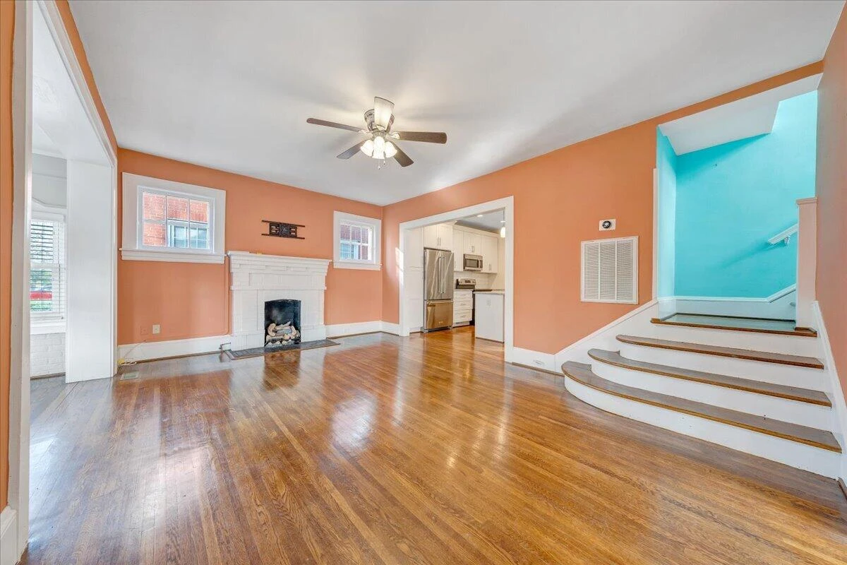 1819 Maiden LN - Photo 9