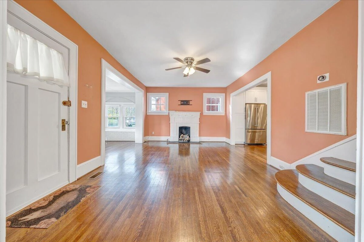 1819 Maiden LN - Photo 10