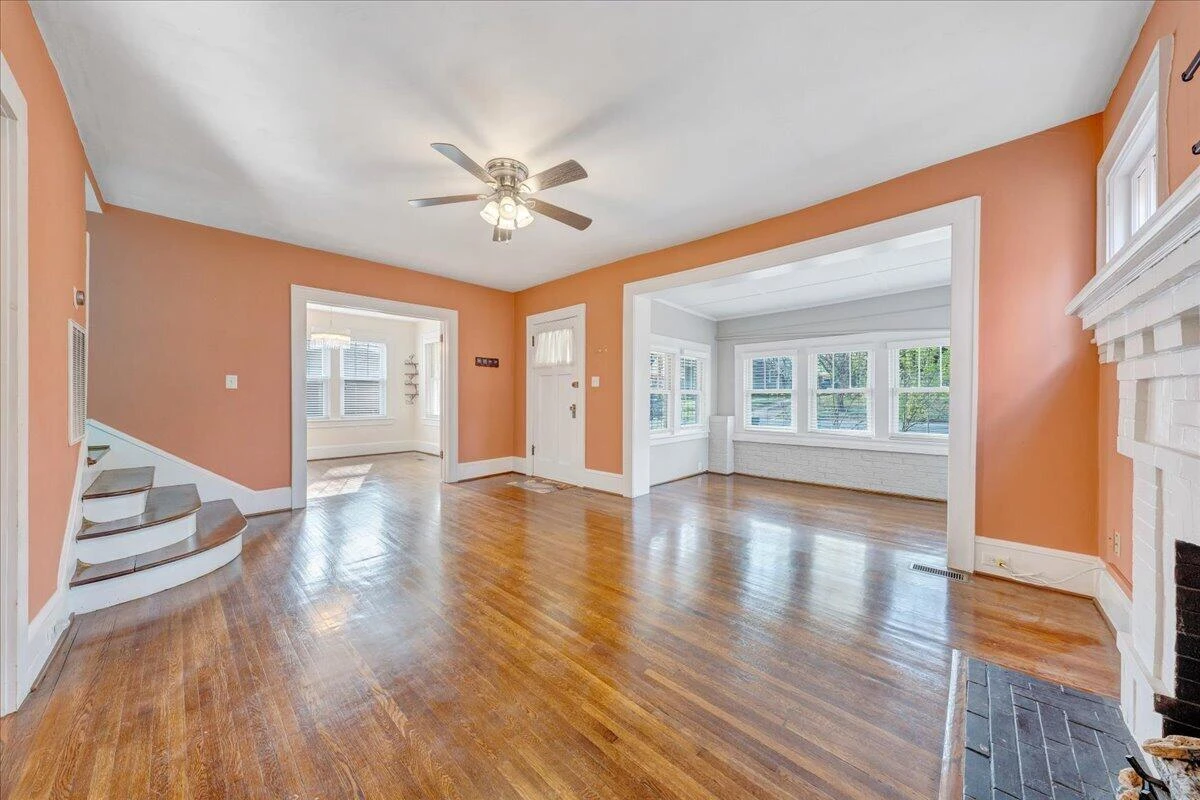 1819 Maiden LN - Photo 11