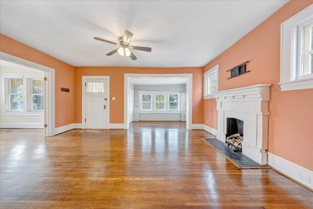 1819 Maiden LN - Photo 12