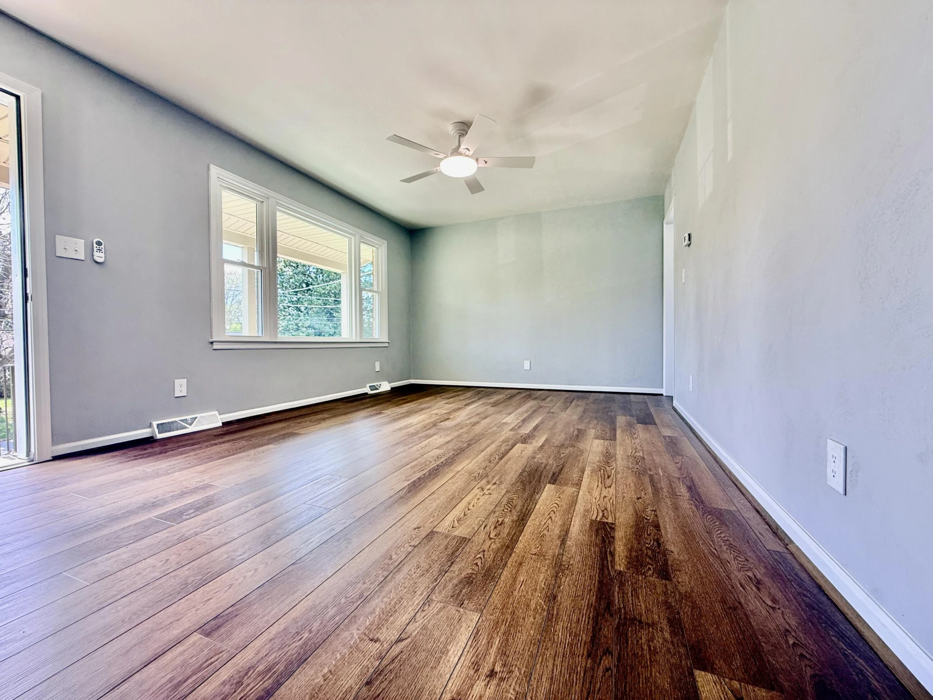3213 Forest Park BLVD - Photo 3