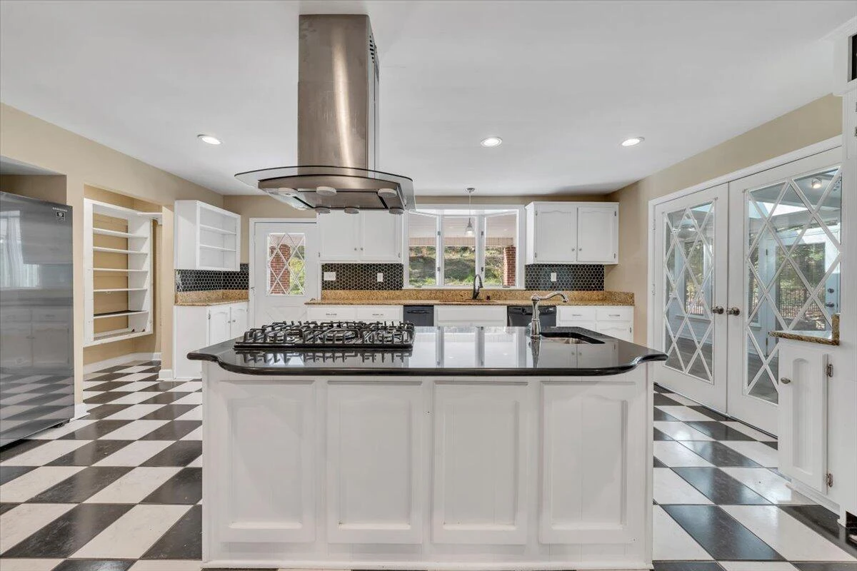 1065 Cain DR - Photo 24