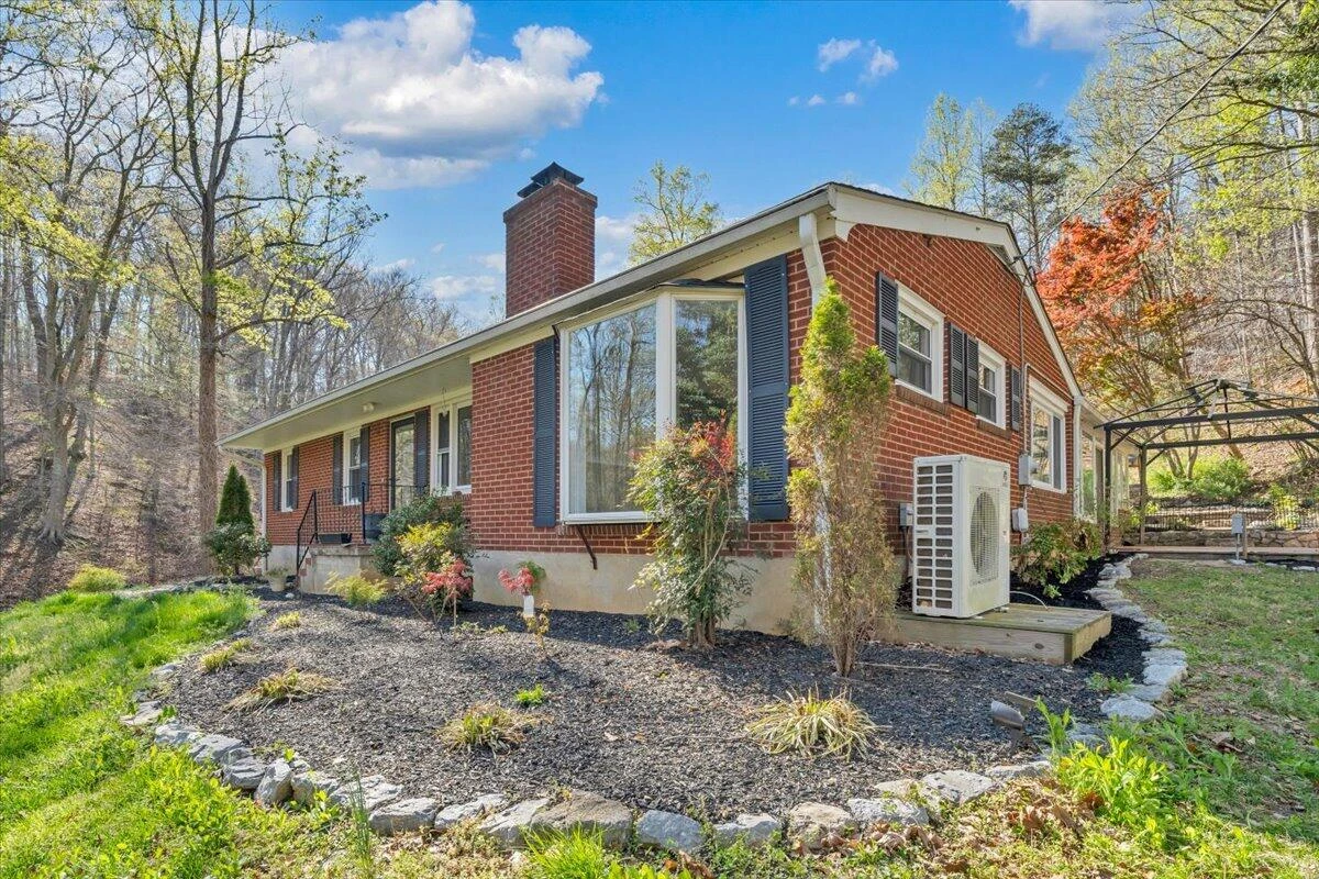 1065 Cain DR - Photo 3