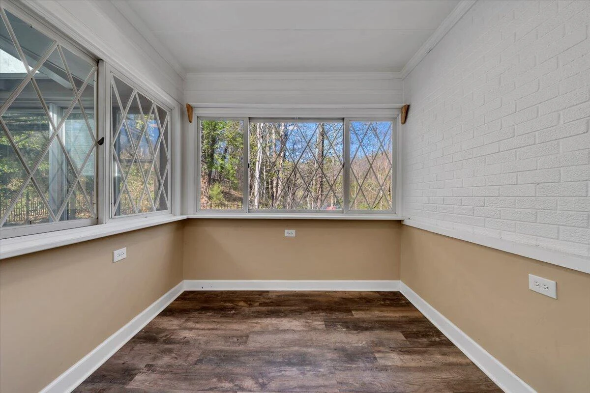 1065 Cain DR - Photo 32