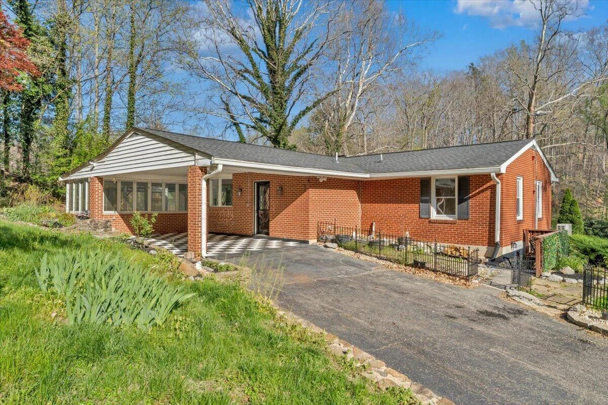 1065 Cain DR - Photo 4