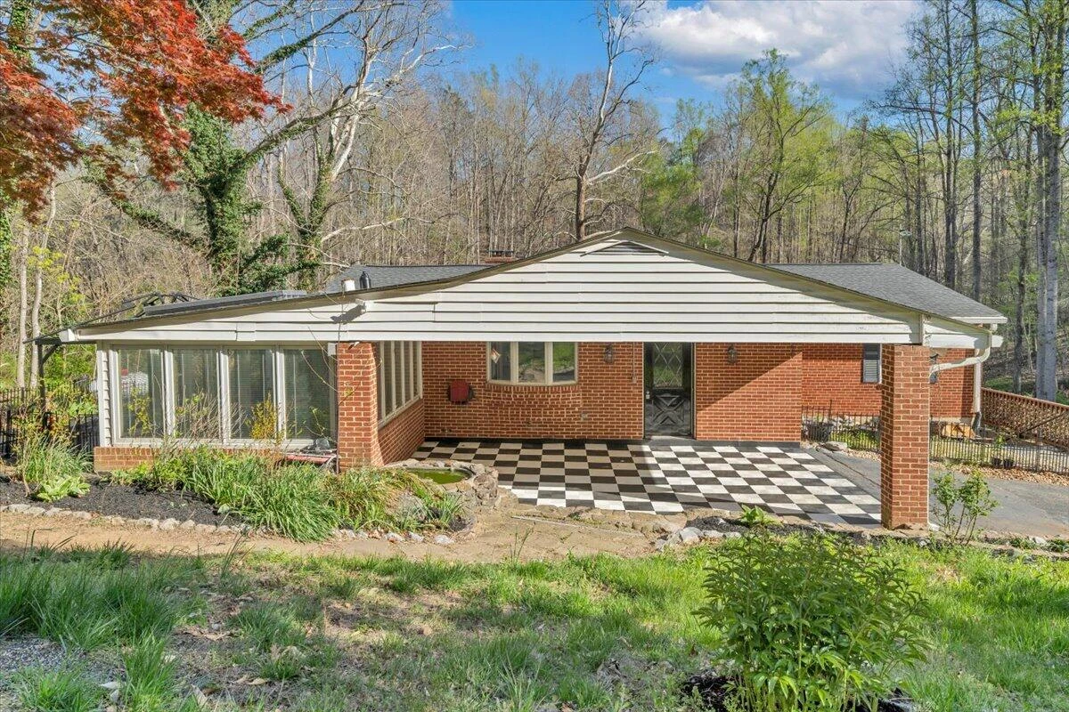 1065 Cain DR - Photo 5