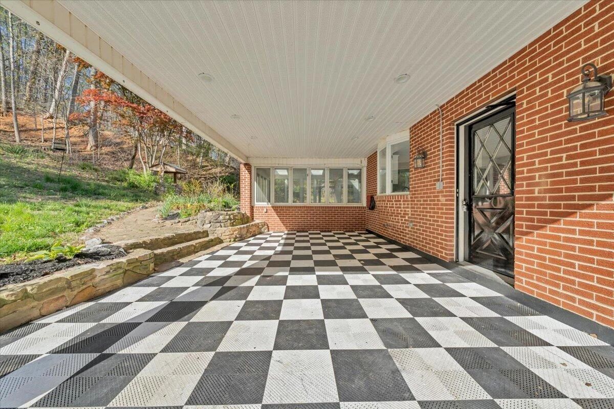 1065 Cain DR - Photo 7