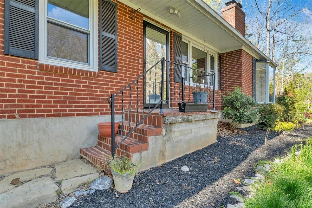 1065 Cain DR - Photo 9