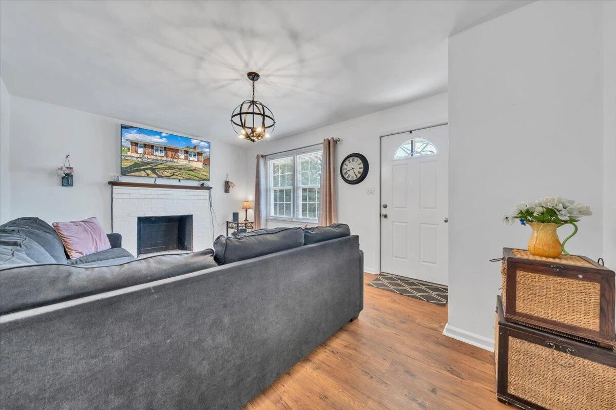 5523 Taney DR - Photo 2
