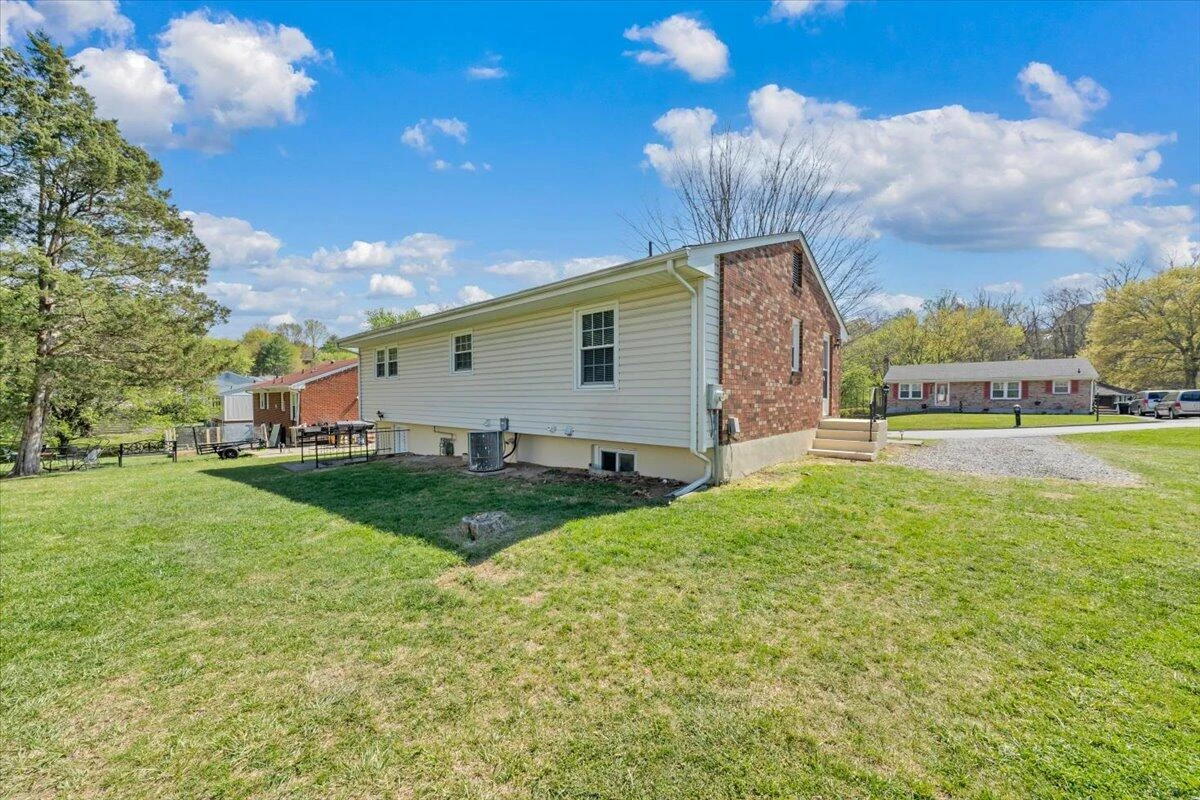5523 Taney DR - Photo 25