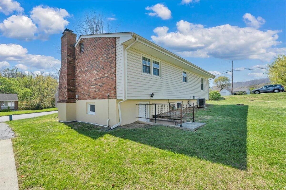 5523 Taney DR - Photo 27