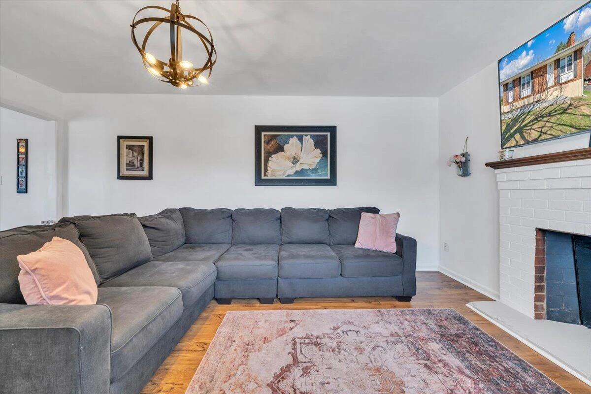 5523 Taney DR - Photo 4
