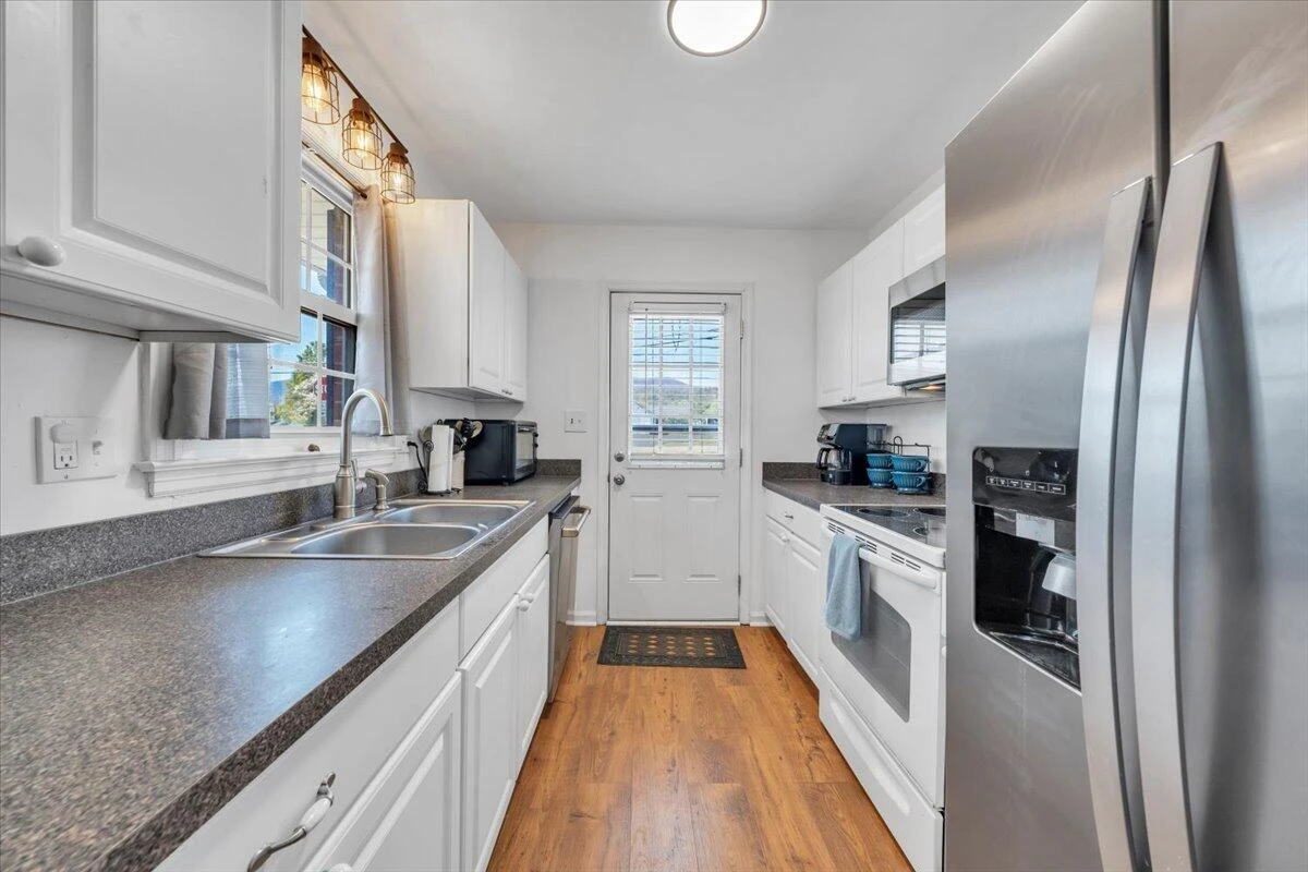 5523 Taney DR - Photo 7