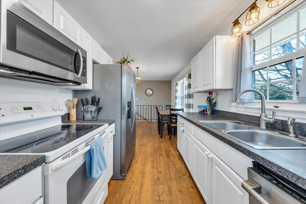 5523 Taney DR - Photo 8