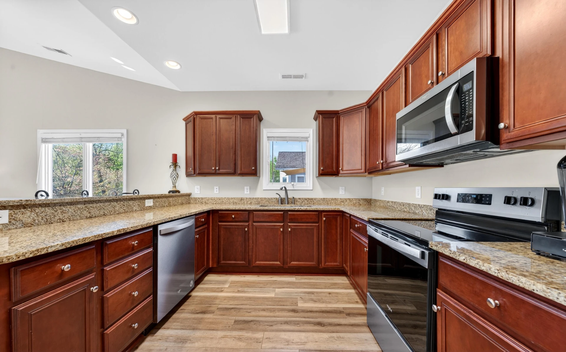 209 Retreat LN - Photo 2