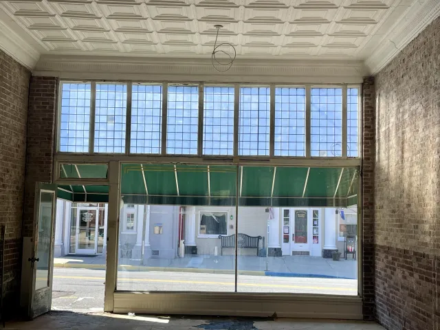 19752 Main ST, Buchanan, VA, 24066